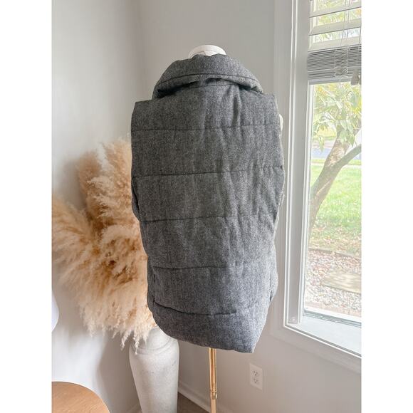 Old Navy Tweed Puffer Vest Size Large Gray Zip Up - Picture 7 of 10